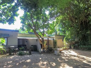 1221 m² Commercial space in Pennington
