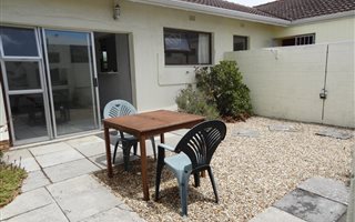 1 Bedroom Townhouse in Duynefontein