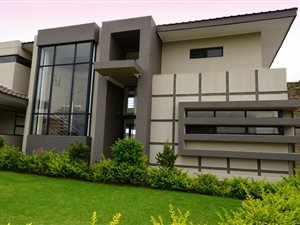4 Bed House in Lombardy Estate