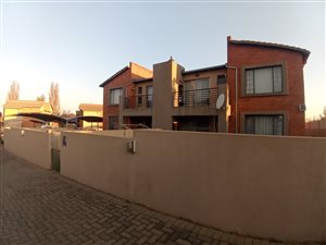 2 Bed Apartment in Ravensklip