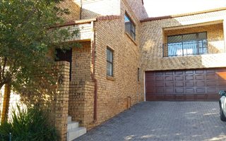 4 Bedroom Townhouse in Centurion Golf Estate