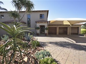 4 Bed House in Ruimsig Country Estate