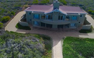 4 Bedroom House in Moquini Coastal Estate