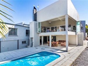 7 Bed House in Everglen