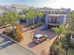 5 Bed House in Eagle Canyon Golf Estate
