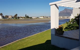 2 Bedroom Townhouse in Woodbridge Island