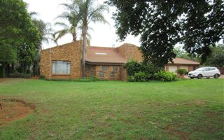 7 Bedroom House in Monavoni AH
