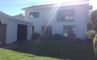 5 Bedroom House in Voelklip