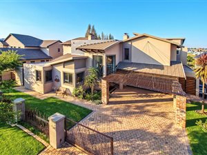 5 Bed House in The Hills