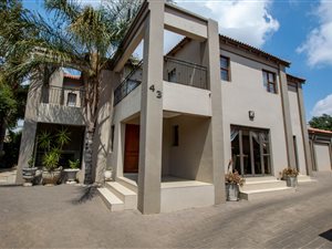4 Bed Cluster in Lakefield