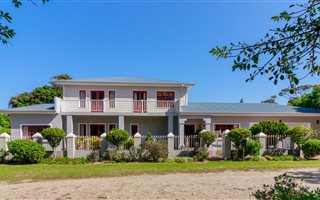 6 Bedroom House in Leisure Isle