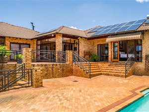 4 Bed House in Protea Ridge