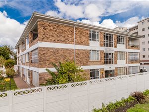 2 Bed Apartment in Wynberg Upper