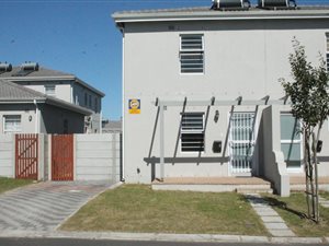 3 Bed Townhouse in Kuilsriver