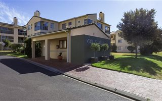 2 Bedroom Apartment in Greenways Golf Estate
