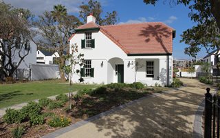 4 Bedroom Apartment in Somerset West Central