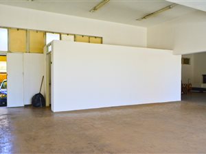 594 m² Commercial space in Capital Park
