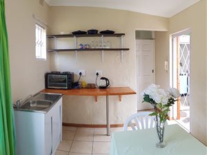 1 Bed Garden Cottage in Wendywood