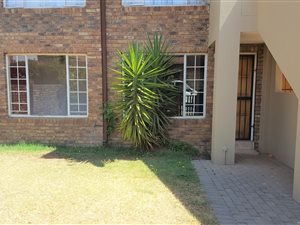 2 Bed Townhouse in Rooihuiskraal