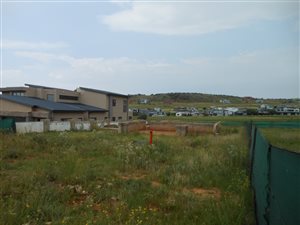 702 m² Land available in Eikenhof