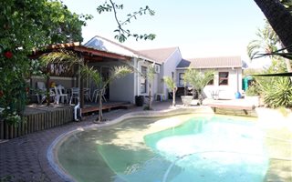 4 Bedroom House in Edgemead