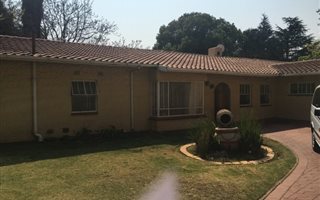 4 Bedroom House in Aston Manor