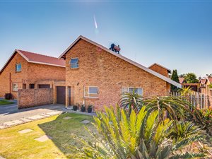 4 Bed Cluster in Bonaero Park