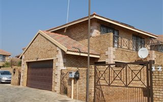 3 Bedroom Townhouse in Honeydew Manor