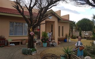 5 Bedroom House in Fichardtpark
