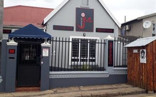 58 m² Commercial space in Stamford Hill