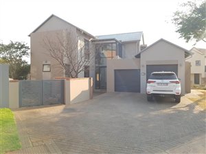 4 Bed House in Zwartkop Golf Estate
