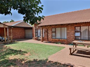 3 Bed Townhouse in Langenhoven Park