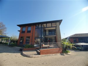 578 m² Office Space in Senderwood