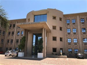 87 m² Commercial space in Bruma