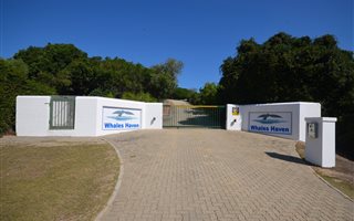 1320 m² Land available in Keurboomstrand