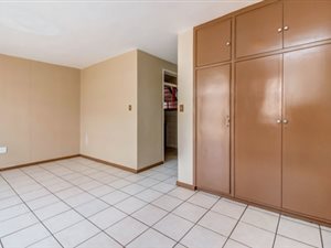 Bachelor apartment in Johannesburg Central