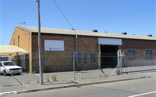 900 m² Commercial space in Elsies River