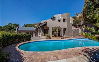 3 Bedroom House in Constantia Kloof
