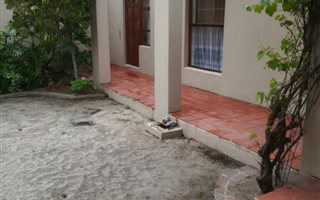 2 Bedroom House in Tableview