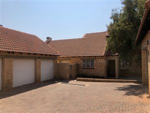 3 Bed Townhouse in Mooikloof Ridge