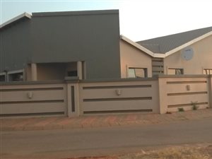 3 Bed House in Roodekop