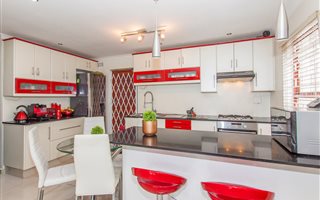 2 Bedroom House in Rondebosch East
