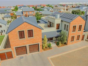 5 Bed House in Heritage Hill