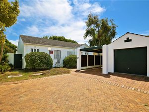 3 Bed House in Bergvliet