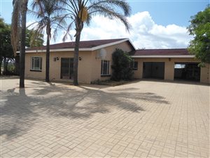 8.5 ha Farm in Tweefontein