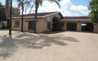 8.5 ha Farm in Tweefontein