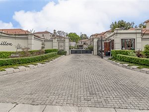 3 Bed House in Morningside Manor