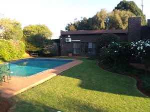 4 Bed House in Rowhill