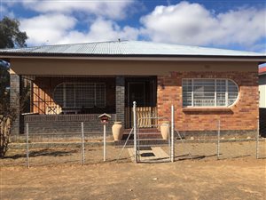 2 Bed House in Graaff Reinet