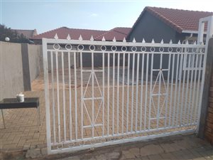 2 Bed House in Vosloorus